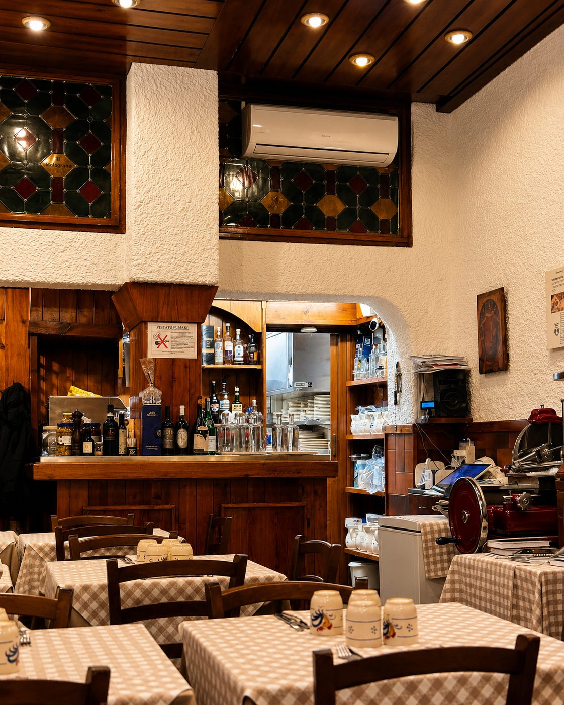 Inside Osteria Il Melograno in Milan